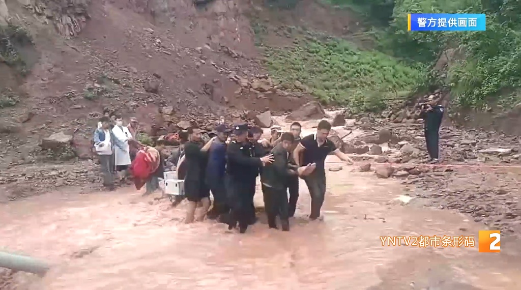 30分钟、38人同心救援! 激流之中救回1条命 30分钟、38人同心救援! 激流之中救回1条命