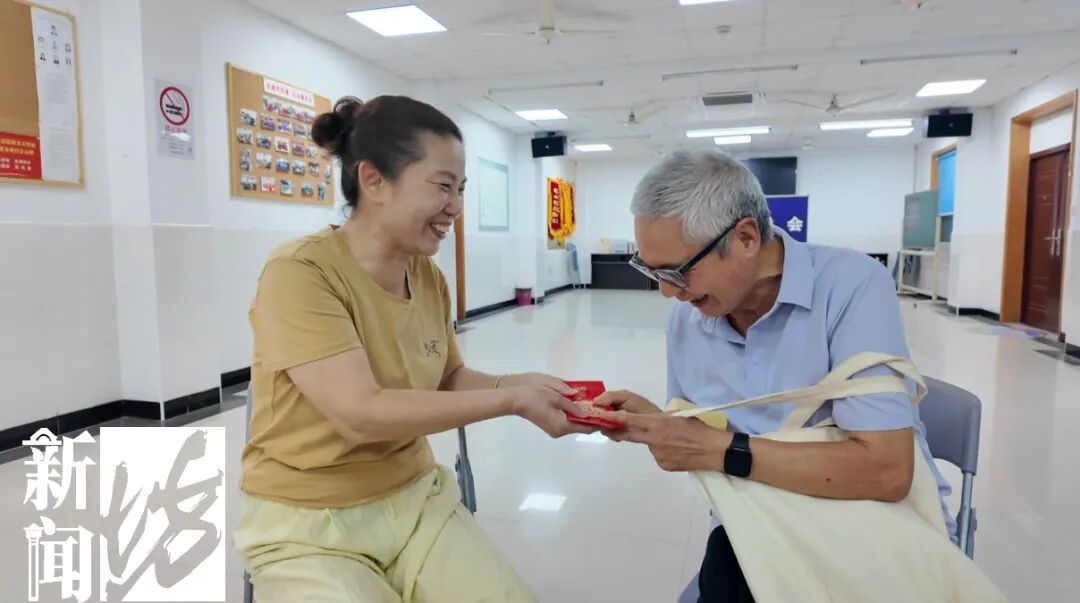 28.4元菜钱“逼”急七旬爷叔，上海阿姨一个举动让他彻夜难眠！背后故事更暖