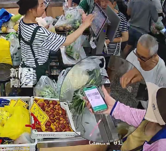 28.4元菜钱“逼”急七旬爷叔，上海阿姨一个举动让他彻夜难眠！背后故事更暖