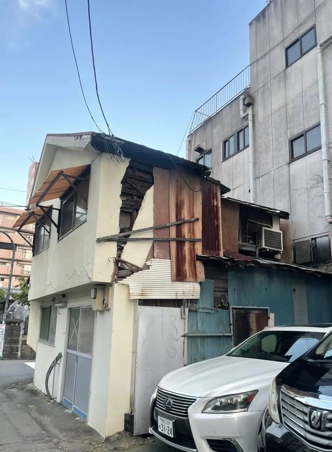 “包车出逃花了3500元，回国机票最贵超1.5万” 中国游客亲历日本熊本强震：没有预警，地震波来得很快，整栋楼晃到站不稳