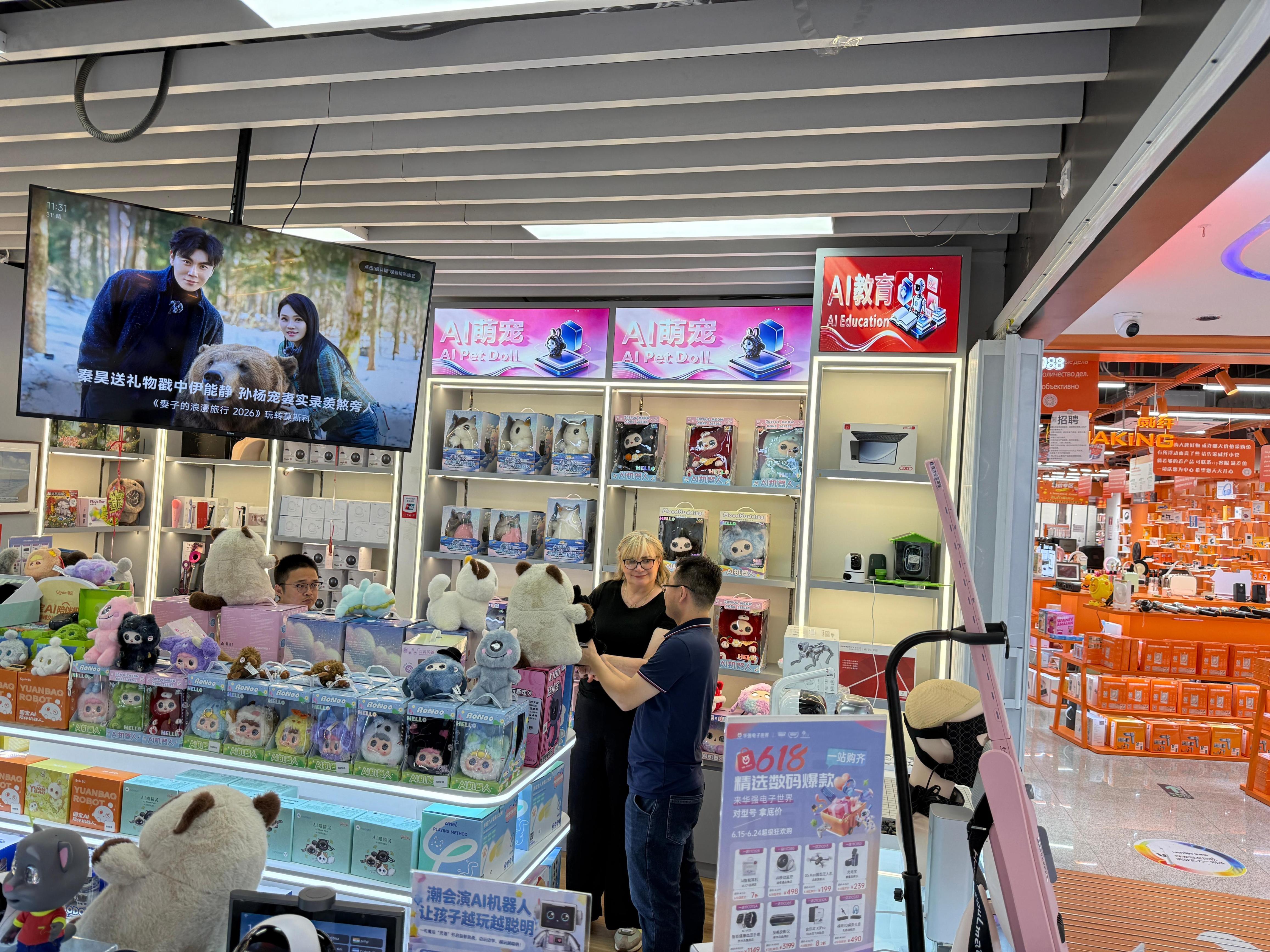 入境游新风景:“中国智造”成游客新宠 入境游新风景:“中国智造”成游客新宠