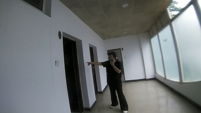 17岁女生在公厕发现一个文件袋,打开后直接报警!老爸:她这样做一点不意外 17岁女生在公厕发现一个文件袋,打开后直接报警!老爸:她这样做一点不意外