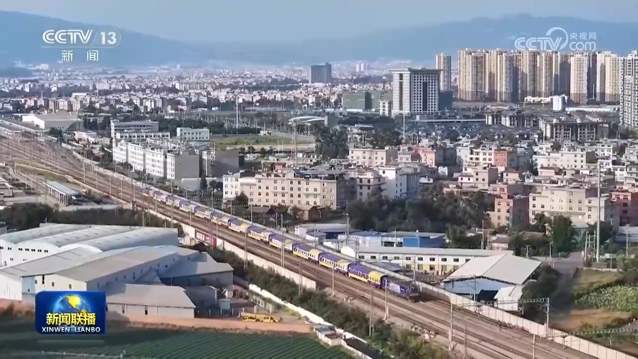 铁路暑运过半 消夏旅游列车激发消费活力 铁路暑运过半 消夏旅游列车激发消费活力