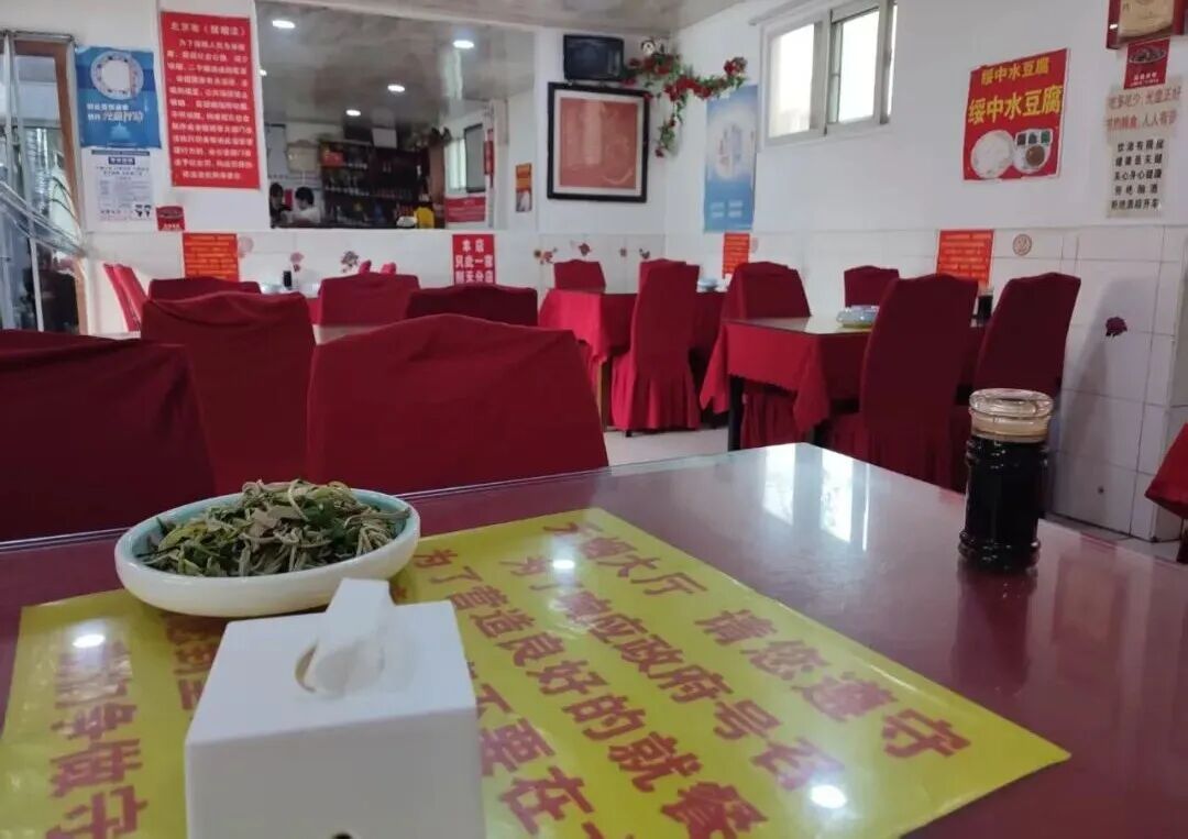 小餐馆凭“硬核”禁烟走红:就剩一桌一人也不行! 小餐馆凭“硬核”禁烟走红:就剩一桌一人也不行!