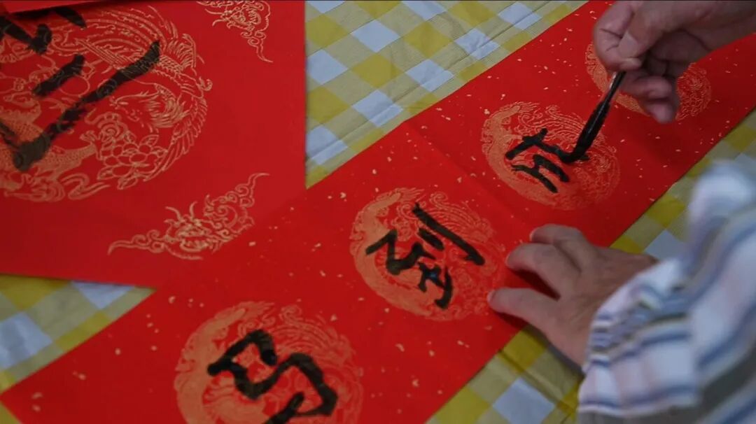 偏瘫男子大脑里装了块芯片,大半年后能单手骑自行车 偏瘫男子大脑里装了块芯片,大半年后能单手骑自行车