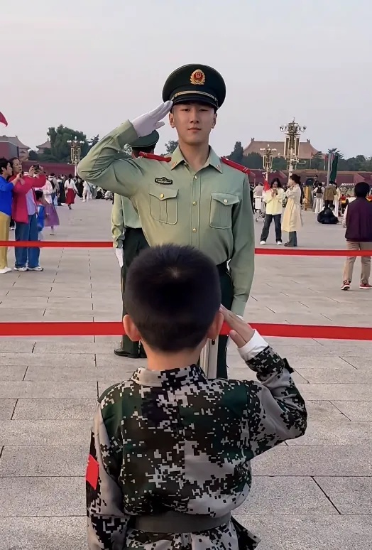 今天,致敬中国军人! 今天,致敬中国军人!