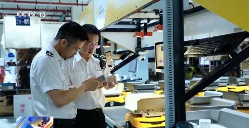 申报“空罐子”实为文物 福州海关截获一批青花瓷及古瓷残片 申报“空罐子”实为文物 福州海关截获一批青花瓷及古瓷残片