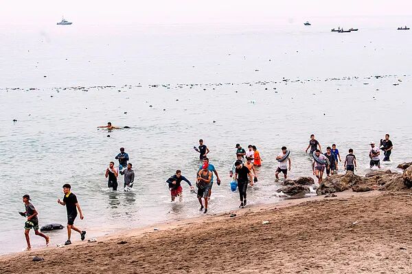 大批非法移民“涌入”西班牙飞地:57人游泳过程中溺亡,意法德多国采取措施 大批非法移民“涌入”西班牙飞地:57人游泳过程中溺亡,意法德多国采取措施