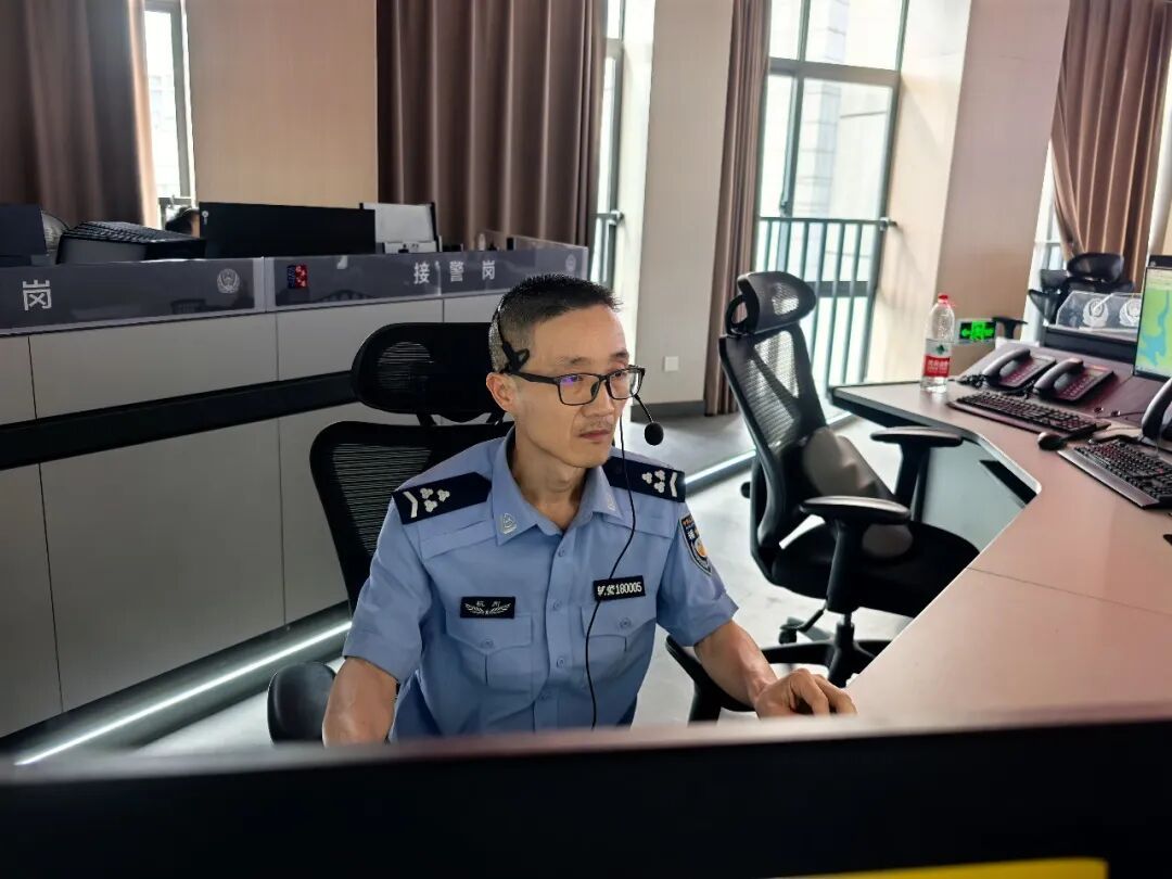 一通报警电话打了47分钟,民警却说:不要挂断,请给我们一次机会! 一通报警电话打了47分钟,民警却说:不要挂断,请给我们一次机会!
