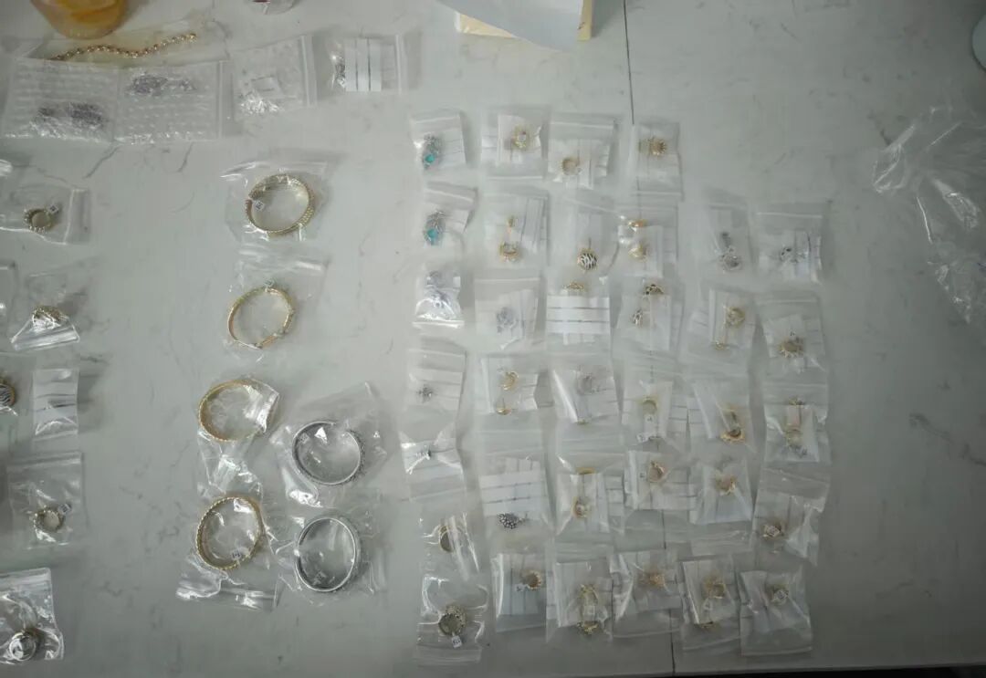 整整86件！女子将价值430万珠宝遗落在浙江一车站！彻底慌了…