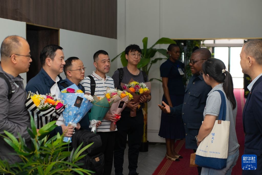 中国第三批埃博拉抗疫医疗专家组抵达刚果(金) 中国第三批埃博拉抗疫医疗专家组抵达刚果(金)