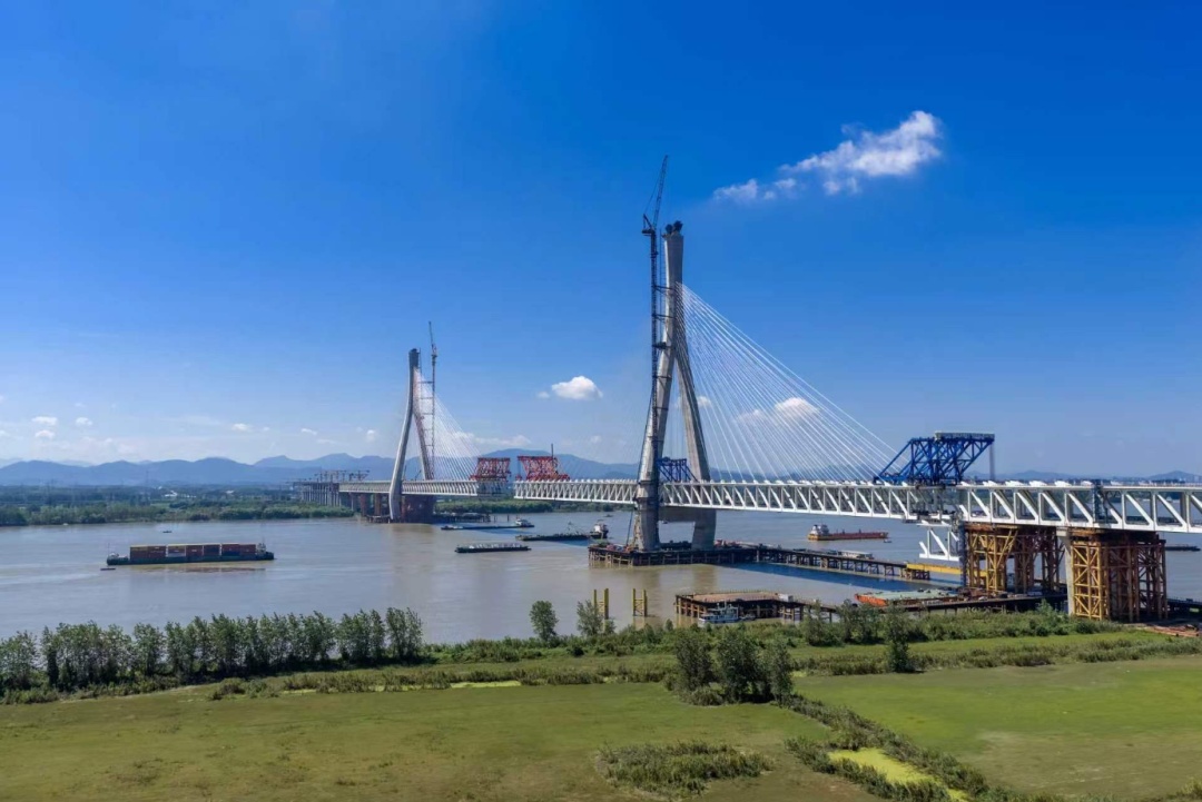 池州长江公铁大桥北岸完成边跨合龙,预计9月将迎来全桥合龙 池州长江公铁大桥北岸完成边跨合龙,预计9月将迎来全桥合龙