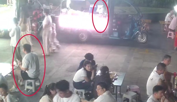民警夜市吃炒面偶遇嫌疑人 当场“打包”带走 民警夜市吃炒面偶遇嫌疑人 当场“打包”带走