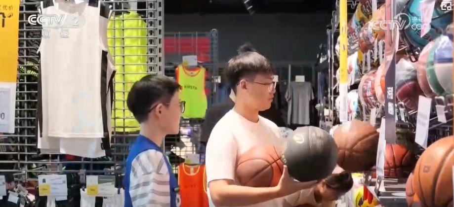 “办一场赛、热一座城、活一方经济” 火热赛事撬动多样化周边消费 “办一场赛、热一座城、活一方经济” 火热赛事撬动多样化周边消费