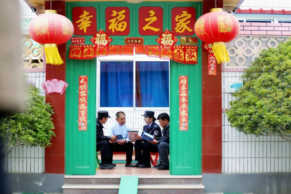 以为是“帮个忙”,实际是“帮个凶”——警方提醒切勿沦为电诈帮凶 以为是“帮个忙”,实际是“帮个凶”——警方提醒切勿沦为电诈帮凶