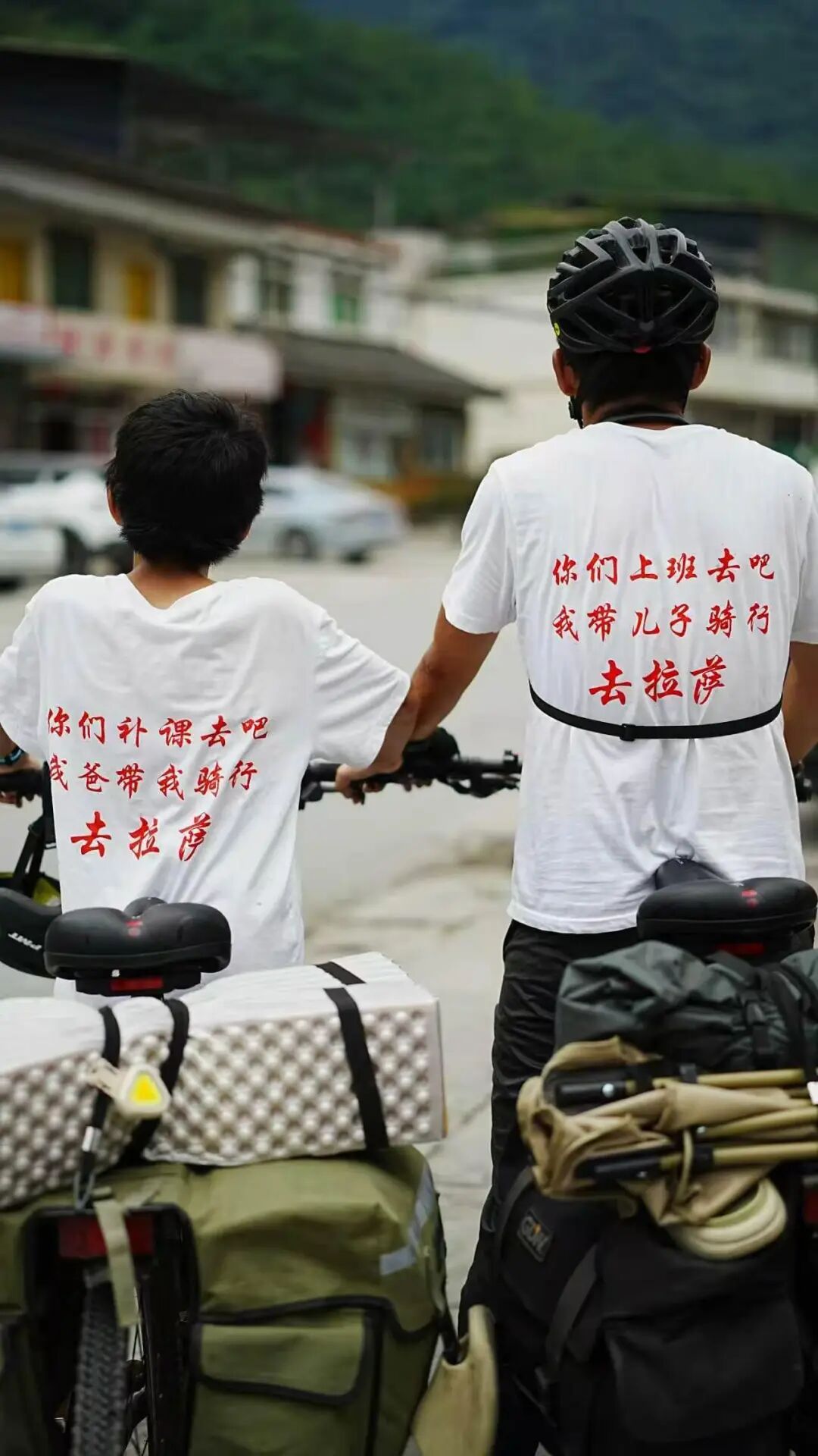 “你们上班去吧,我带儿子骑行去拉萨”,武汉一对父子历时46天骑行3400公里到拉萨 “你们上班去吧,我带儿子骑行去拉萨”,武汉一对父子历时46天骑行3400公里到拉萨