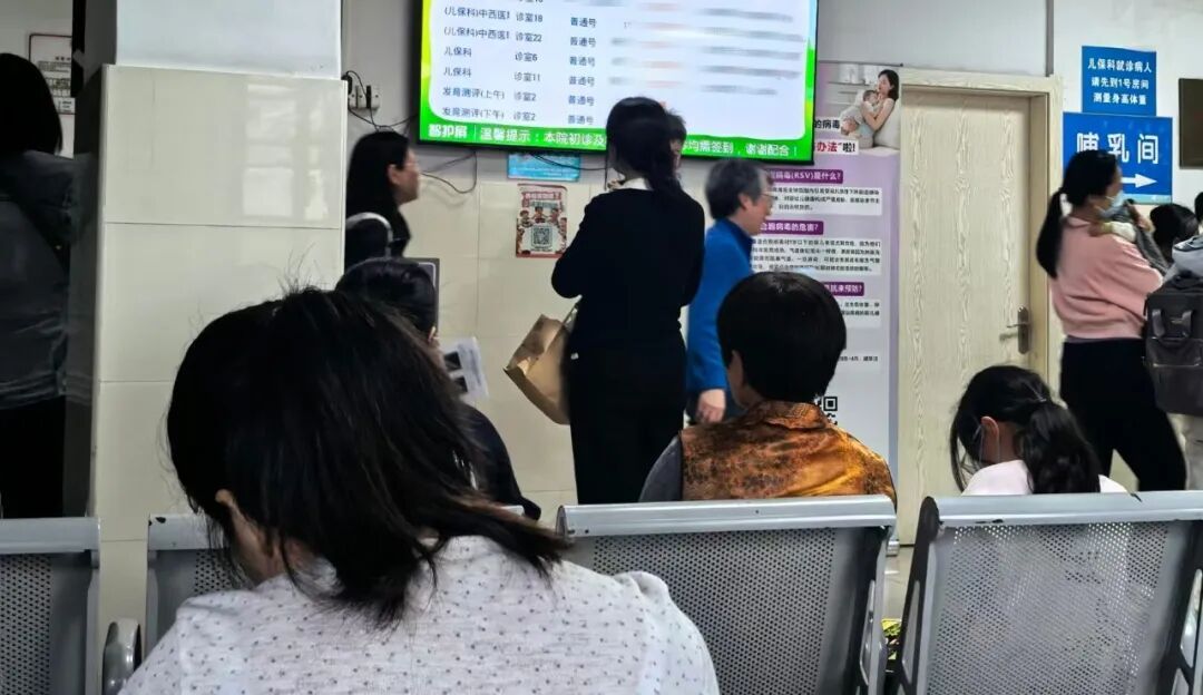8岁娃三亚出游回来脸色蜡黄、吃不下饭,妈妈以为是中暑,医生:吃饱了撑的 8岁娃三亚出游回来脸色蜡黄、吃不下饭,妈妈以为是中暑,医生:吃饱了撑的
