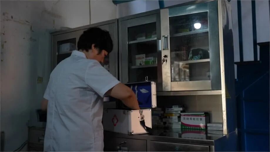 “二姐”的电话号码，就是全岛人的“120”