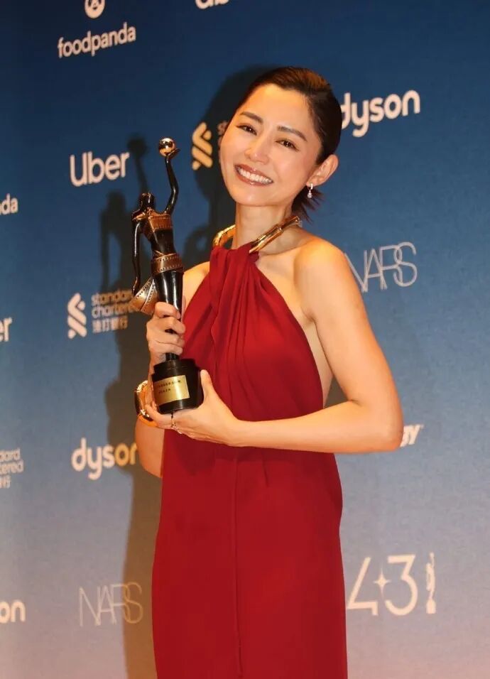 香港女演员拍摄新剧时发生意外，伤口缝合超50针，“已全面停工”