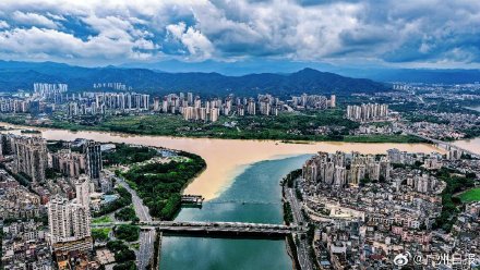 河源出现江水泾渭分明奇观 河源出现江水泾渭分明奇观
