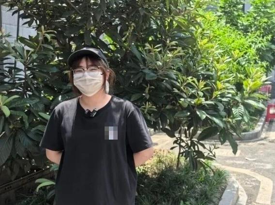 杭州少女公厕捡两万现金,果断报警寻失主 杭州少女公厕捡两万现金,果断报警寻失主