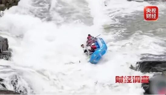 儿童玩飞拉达脱手高坠遇险,竟靠路人救援?网红游乐项目暗藏致命风险 儿童玩飞拉达脱手高坠遇险,竟靠路人救援?网红游乐项目暗藏致命风险