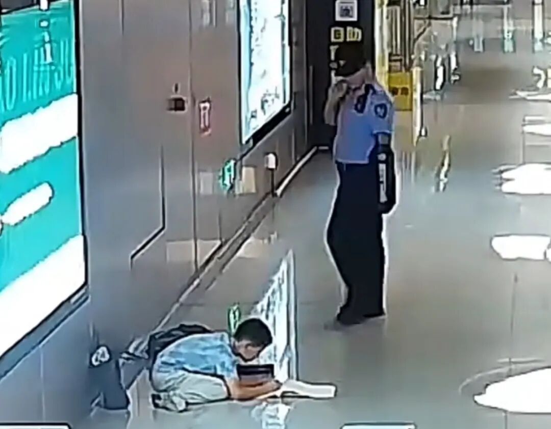 “这是最有温度的违反规定！”合肥地铁站一幕太暖心！