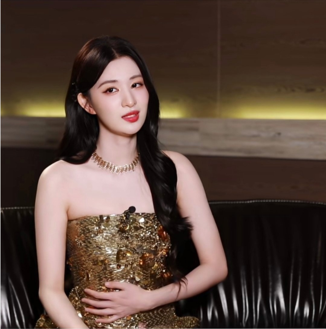 演员王楚然自曝近视700多度,短短一年时间便上涨100多度,眼科专家紧急提醒 演员王楚然自曝近视700多度,短短一年时间便上涨100多度,眼科专家紧急提醒