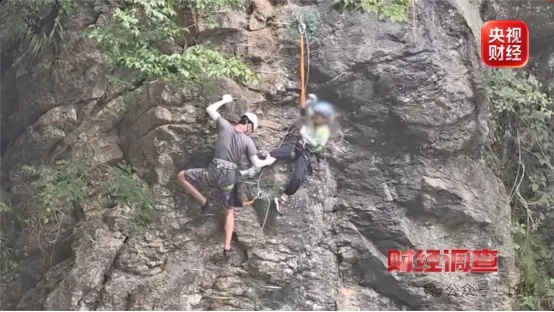 网红漂流频繁翻船,游客被甩进河中 网红漂流频繁翻船,游客被甩进河中
