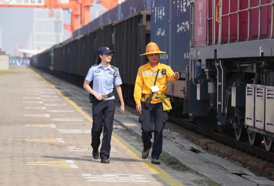 从“被淘汰”到教官比武女子冠军,广西这位民警用了四年! 从“被淘汰”到教官比武女子冠军,广西这位民警用了四年!