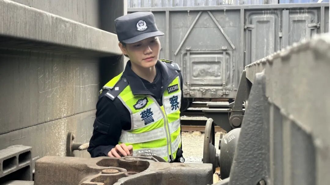 从“被淘汰”到教官比武女子冠军,广西这位民警用了四年! 从“被淘汰”到教官比武女子冠军,广西这位民警用了四年!