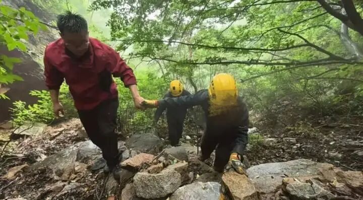 迷信“山中听到有人呼喊名字不能应答”,老人与搜救队伍反着走 迷信“山中听到有人呼喊名字不能应答”,老人与搜救队伍反着走