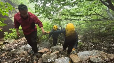 老人被困深山 因迷信多次错过救援 老人被困深山 因迷信多次错过救援