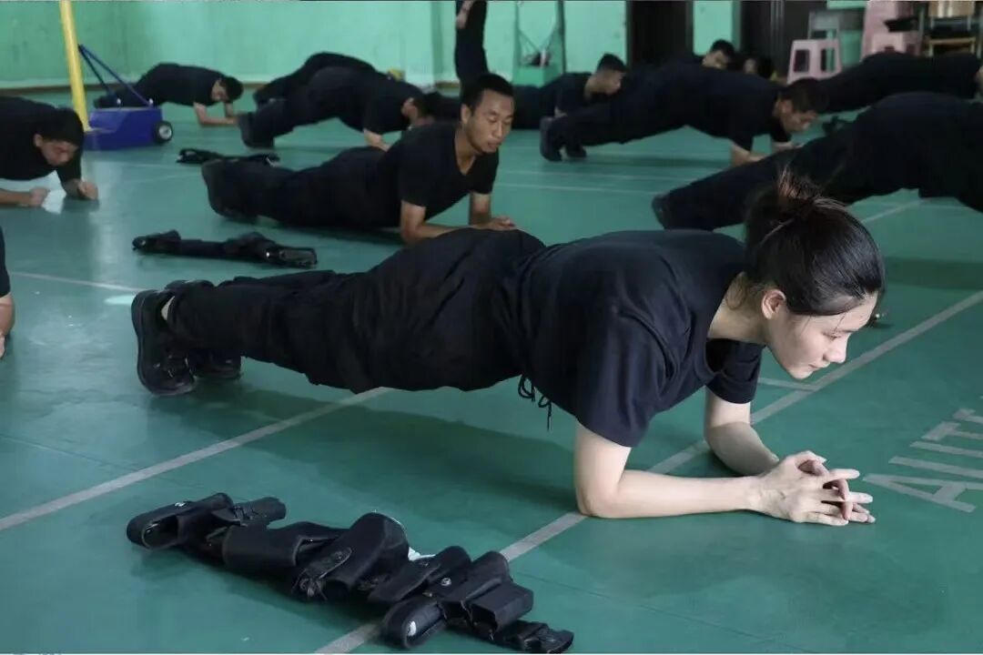 从“被淘汰”到教官比武女子冠军,广西这位民警用了四年! 从“被淘汰”到教官比武女子冠军,广西这位民警用了四年!