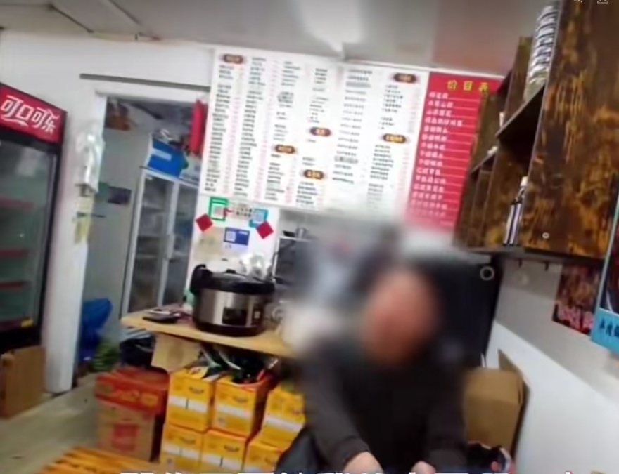 调解“大盘鸡里该不该放土豆”意外走红后,民警打电话和新疆的“馕警官”确认了:大盘鸡里有土豆 调解“大盘鸡里该不该放土豆”意外走红后,民警打电话和新疆的“馕警官”确认了:大盘鸡里有土豆