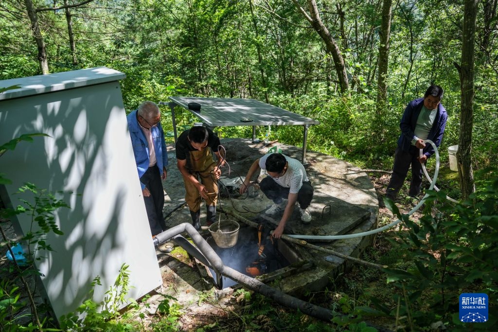 甘肃康县:暴雨过后清理维修忙 甘肃康县:暴雨过后清理维修忙