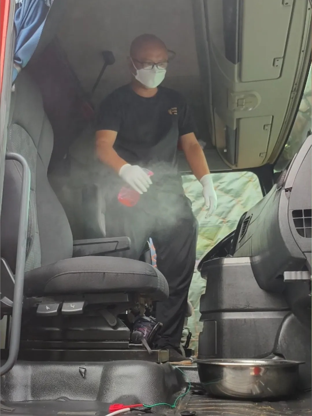 “刘兄弟，到家了！”