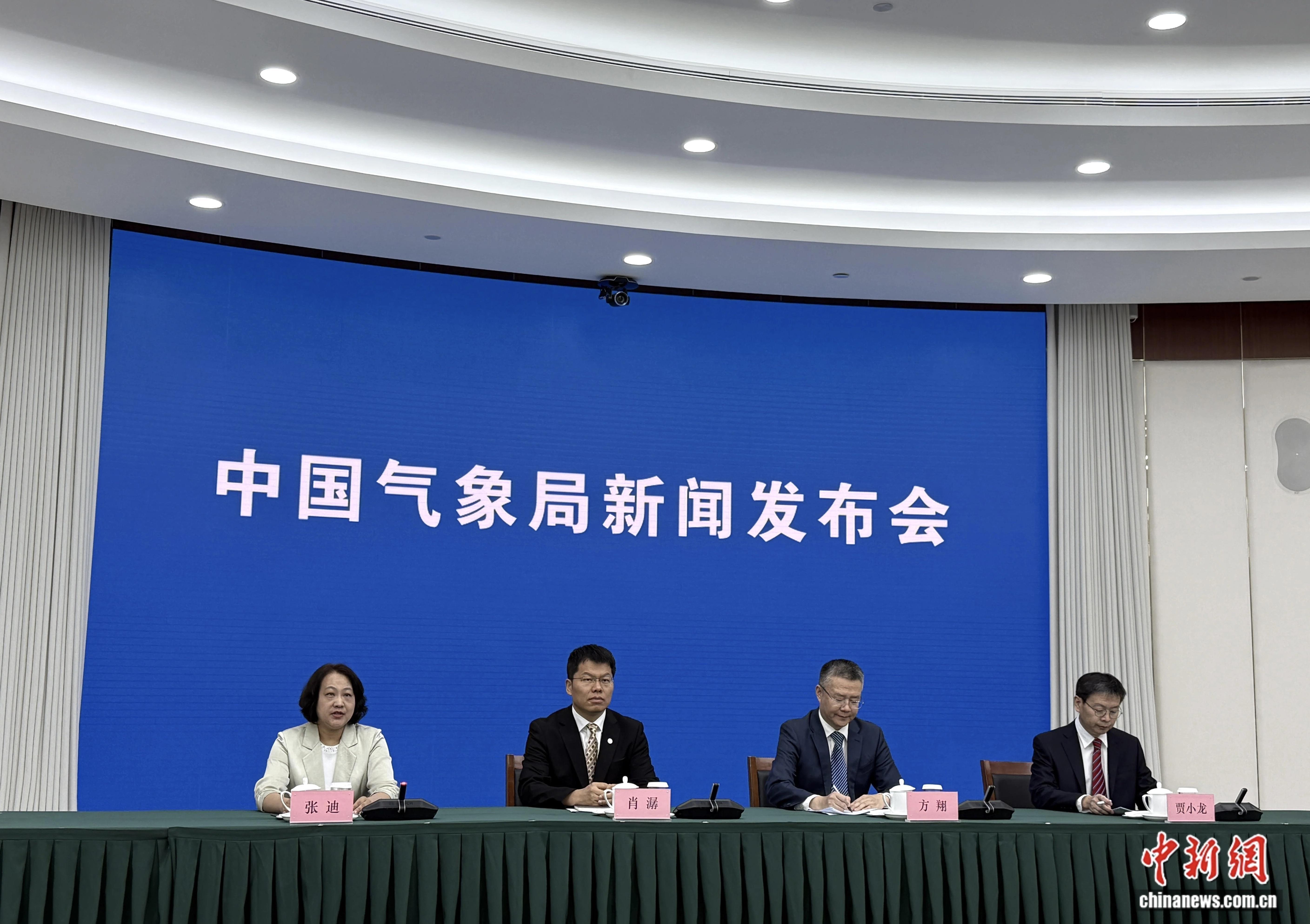 台风“白海豚”两种路径公布,其发展情况6日将趋于明朗 台风“白海豚”两种路径公布,其发展情况6日将趋于明朗