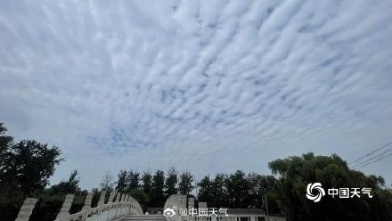 北京天空现鱼鳞云景观 北京天空现鱼鳞云景观