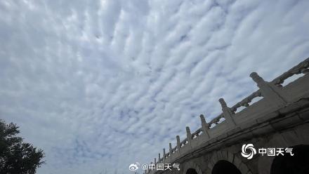 北京天空现鱼鳞云景观 北京天空现鱼鳞云景观