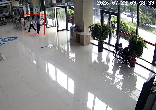 潍坊户籍民警智斗在逃人员，窗口抓获盗窃嫌犯