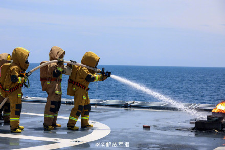 舰艇编队，海上练兵