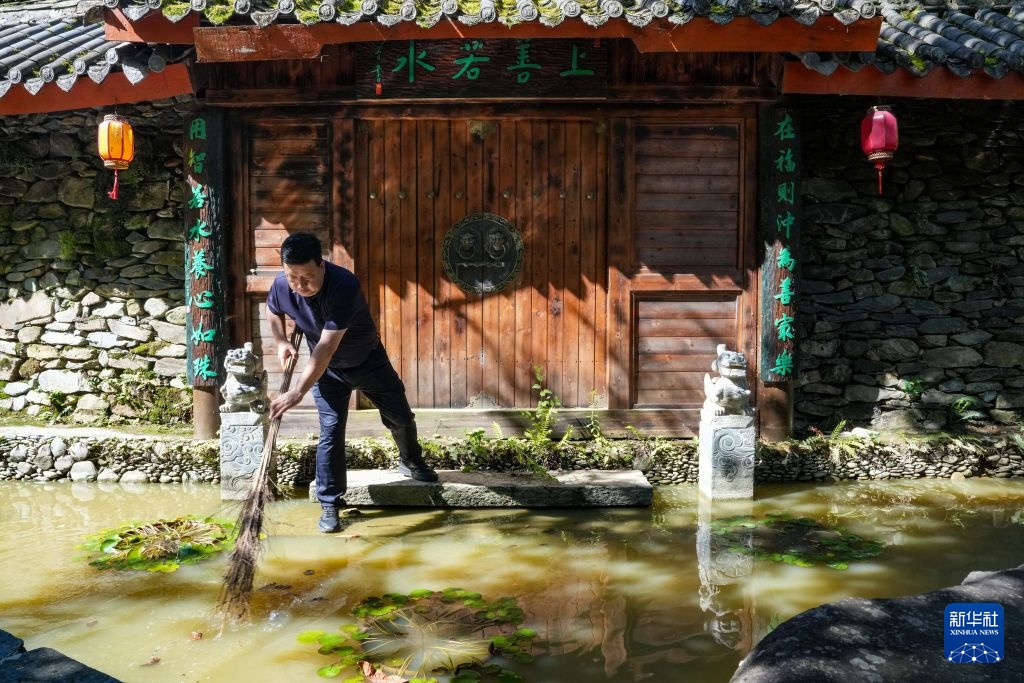 甘肃康县:暴雨过后清理维修忙 甘肃康县:暴雨过后清理维修忙