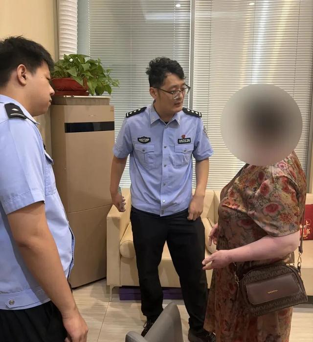 69岁老人欲转6.5万,东营民警及时拦截识破骗局 69岁老人欲转6.5万,东营民警及时拦截识破骗局