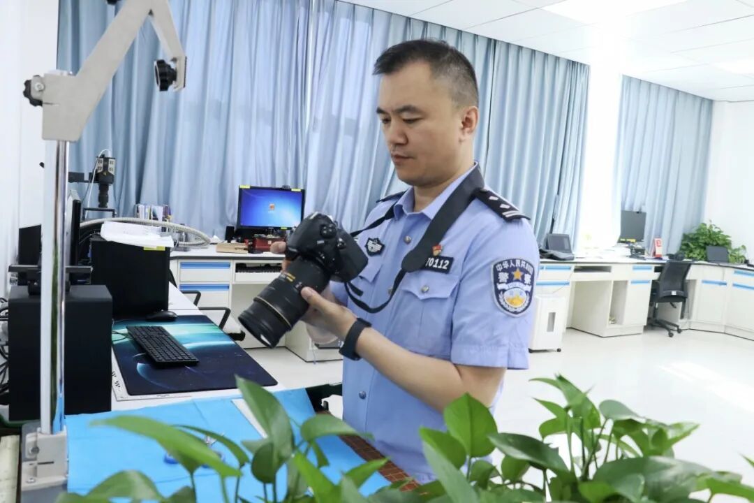 潜逃26年的嫌疑人,他靠声像技术一追到底! 潜逃26年的嫌疑人,他靠声像技术一追到底!