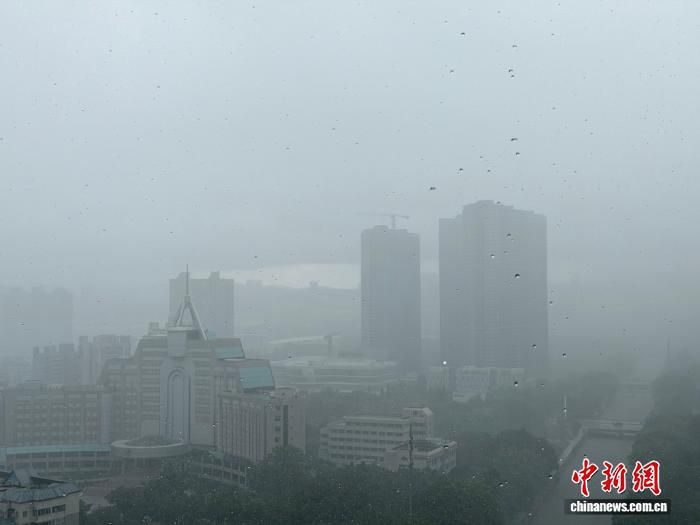 广东超百个镇街出现暴雨、大暴雨 最大降雨量达168.2毫米 广东超百个镇街出现暴雨、大暴雨 最大降雨量达168.2毫米