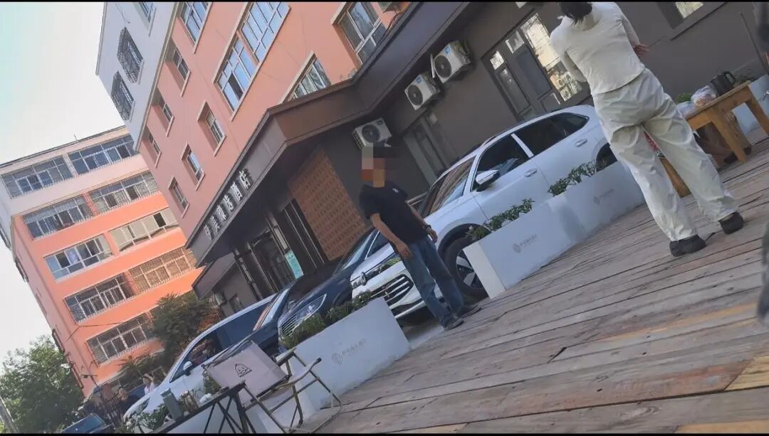 太离谱!重庆游客伊犁遭遇奇葩账单:睡自己车里,被酒店收了150元“住宿费” 太离谱!重庆游客伊犁遭遇奇葩账单:睡自己车里,被酒店收了150元“住宿费”