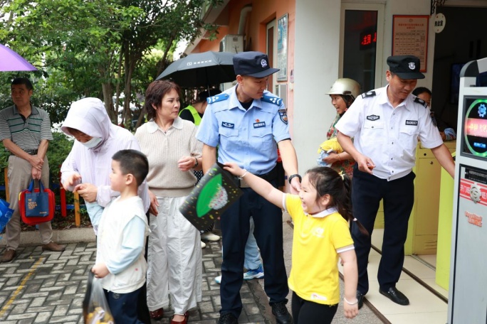 这件事他“瞒”了近四年,辅警段文许,特等功! 这件事他“瞒”了近四年,辅警段文许,特等功!