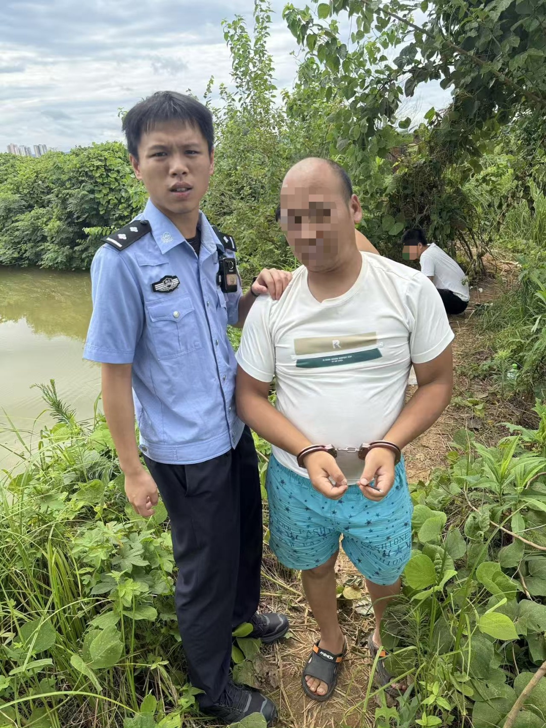 盗窃后悠闲垂钓?民警岸边“收网” 盗窃后悠闲垂钓?民警岸边“收网”