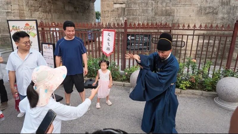 夜爬居庸关长城:当雄关明月遇上沉浸式“边关江湖”! 夜爬居庸关长城:当雄关明月遇上沉浸式“边关江湖”!